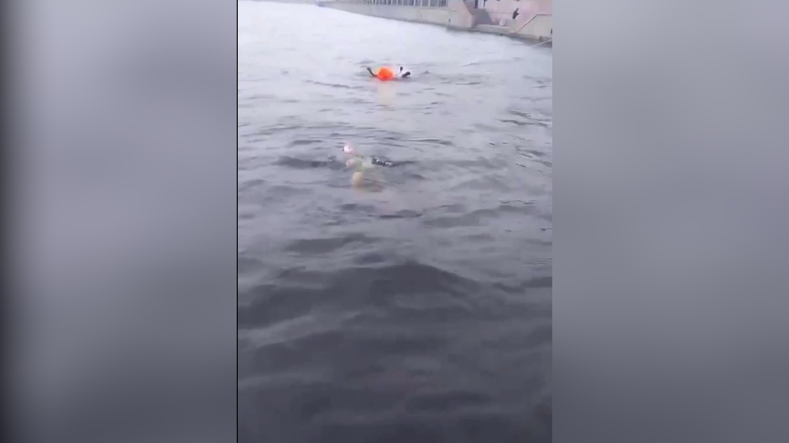 Не русалка: экипаж катера «Алдан» выловил тонущую женщину из вод у Синопской набережной