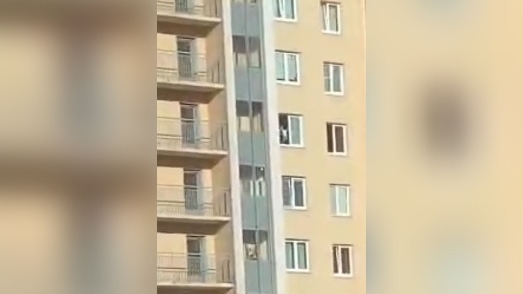 Свесил с 13 этажа: полиция задержала мужчину, издевавшегося над двухлетней малышкой в Петербурге