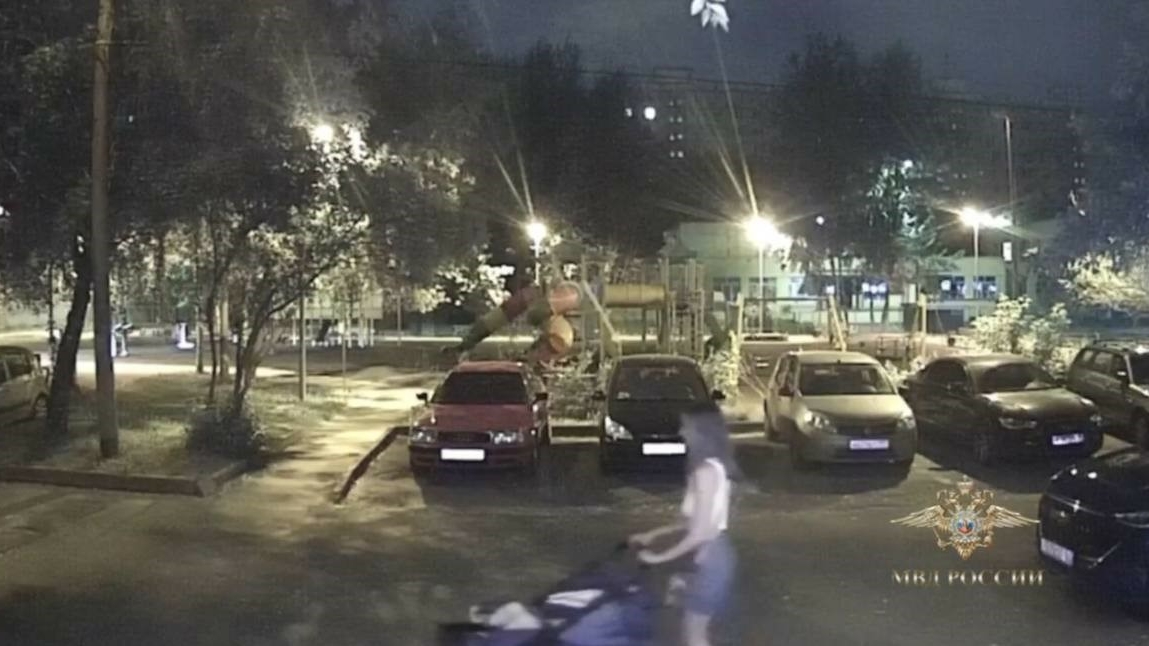 В Москве пьяная мать, оставив маленького ребенка одного, поехала кататься на машине