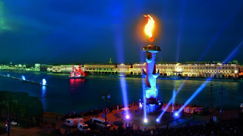 Куда сходить на День Российского Флага в Петербурге? Так красиво город не праздновал 22 августа давно