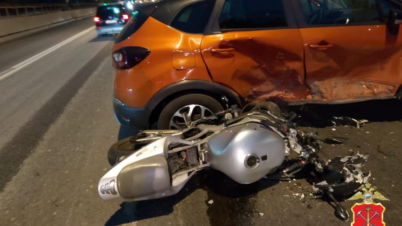 Неудачно повернувший авто лишил жизни мотоциклиста на Кубинской