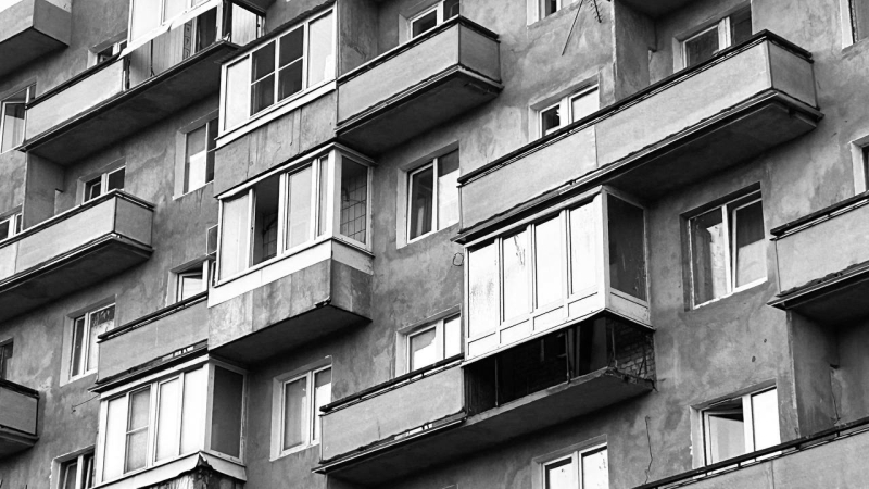 Петербуржцы продают комнаты под видом студий в хрущевках