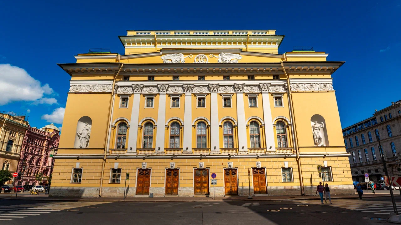 Директор Александринского театра Сергей Емельянов сообщил о намерении взять отпуск