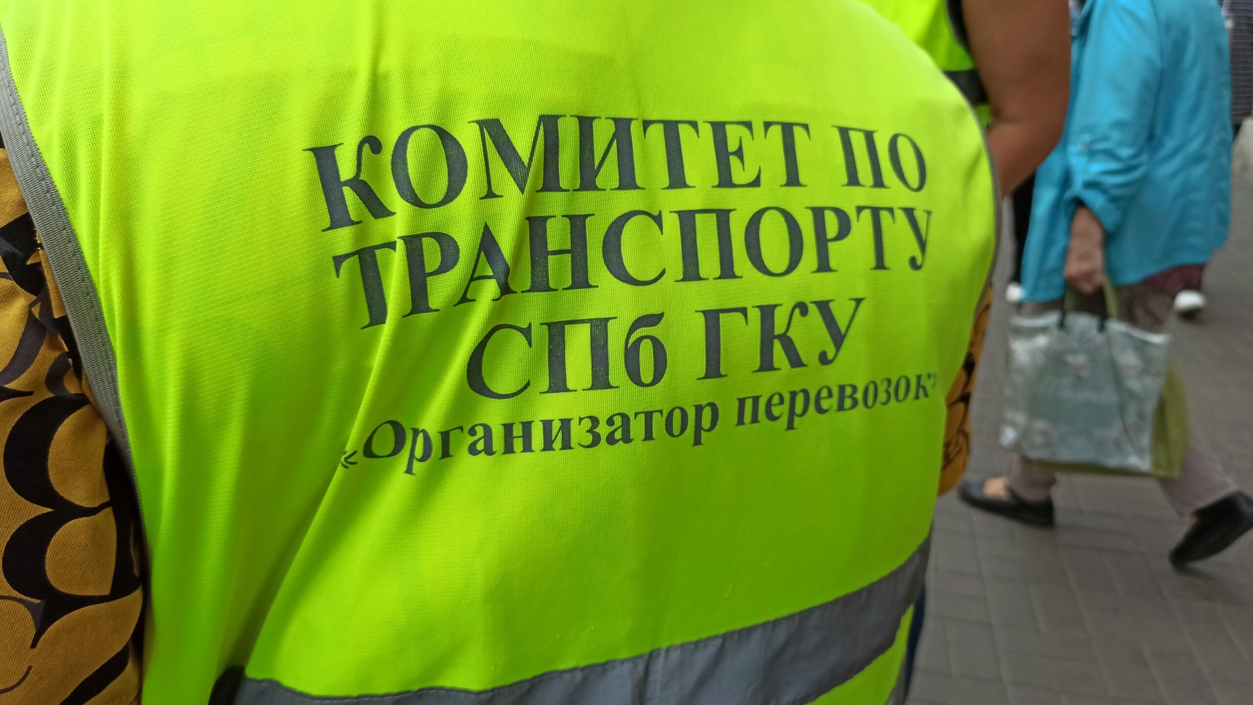Избившего контролера и порвавшего его «корочку» 20-летнего «зайца» задержали на Дыбенко