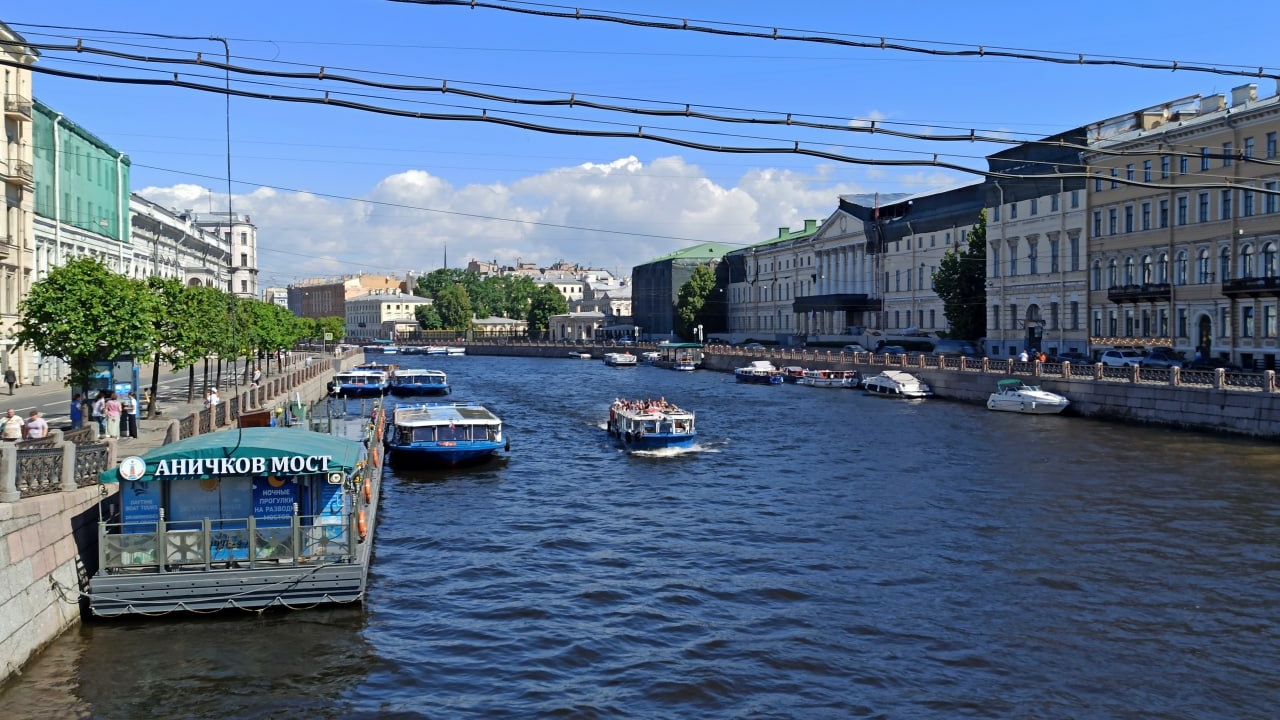 В пятницу жителей Петербурга ждет погода без осадков и летние температуры