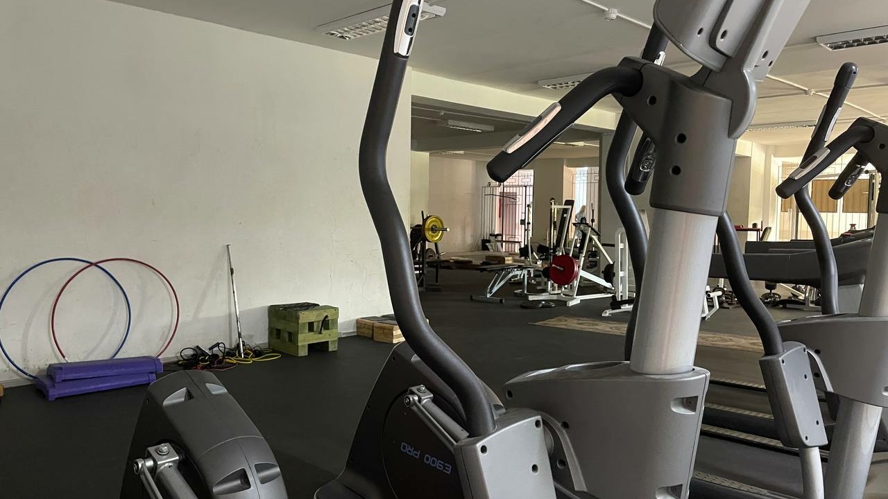 Незнакомка с шейкером напала на женщину в Fitness House на Ярослава Гашека