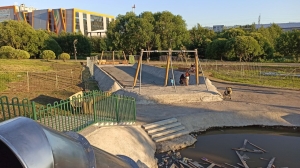 Петербург заплатил сотни миллионов за игры детей в грязевых лужах в Муринском парке