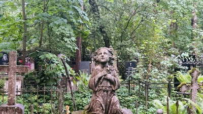 Прогулки среди могил: зачем петербуржцы бродят по этим кладбищам в свободное время