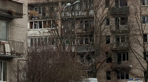 Стало известно, когда завершится ремонт пострадавших от БПЛА квартир на Пискаревском