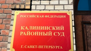 Обвиняемых в нападении на прохожих несовершеннолетних петербурженок не стали заключать под стражу
