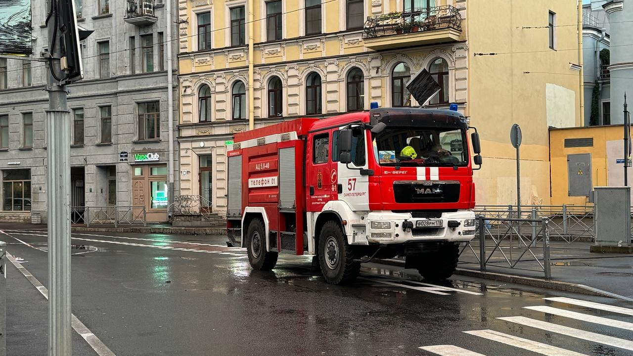 Мужчина пострадал из-за пожара в Петербурге