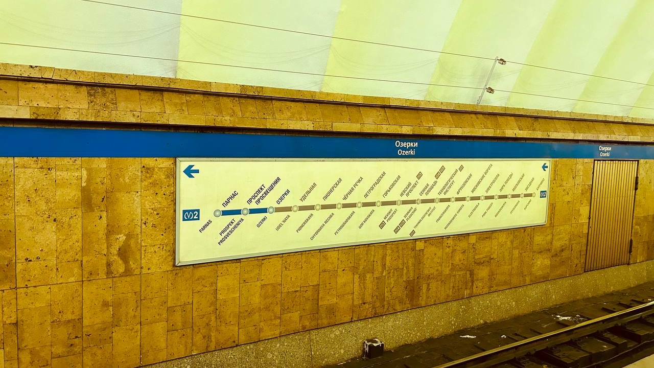 Петербуржцы не смогли попасть в метро по дороге на работу: почему закрылись сразу пять станций на синей ветке?