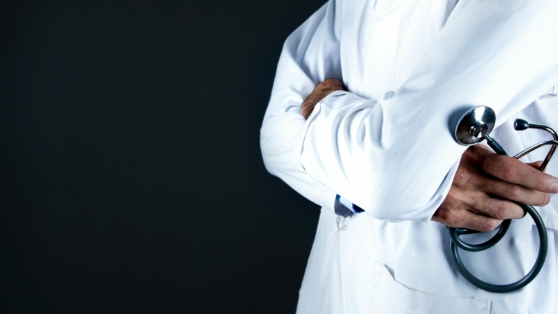 Путин подписал закон для медиков: какие штрафы ждут будущих врачей Петербурга и за что?