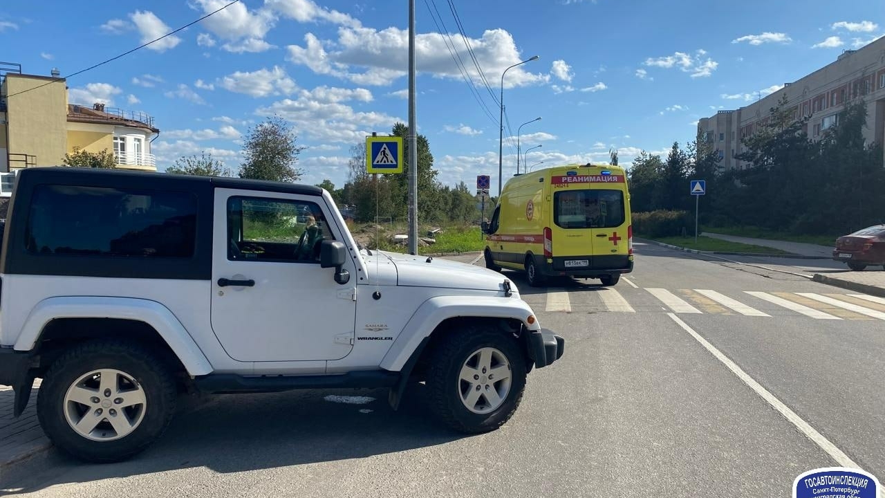 В Петербурге женщина на джипе сбила 87-летнего пешехода