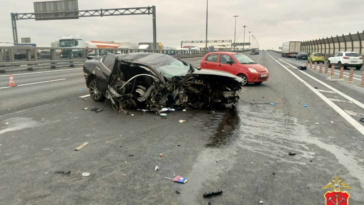 Массовая авария на КАД в Шушарах: двоих отправили в больницу в тяжелом состоянии