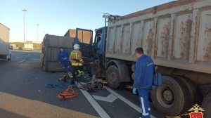 В Петербурге в аварии на КАД погиб водитель самосвала