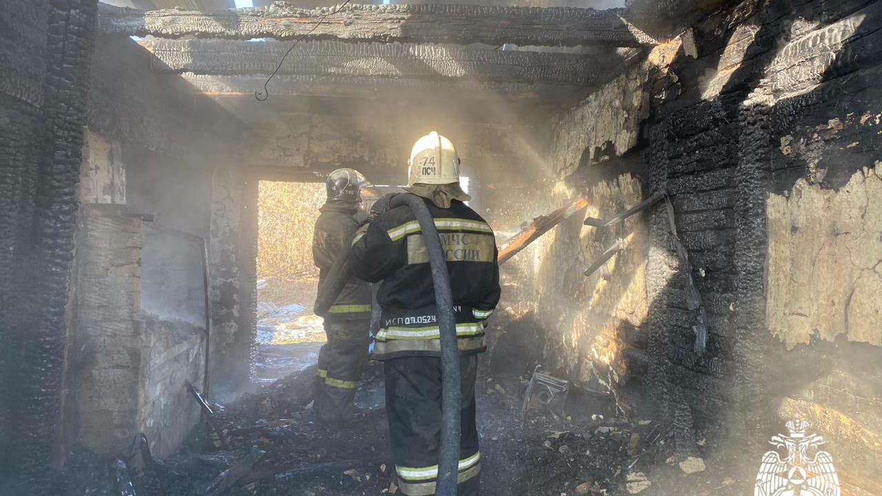 Сгорели заживо: после смерти матери и двоих детей в пожаре под Новосибирском завели уголовное дело