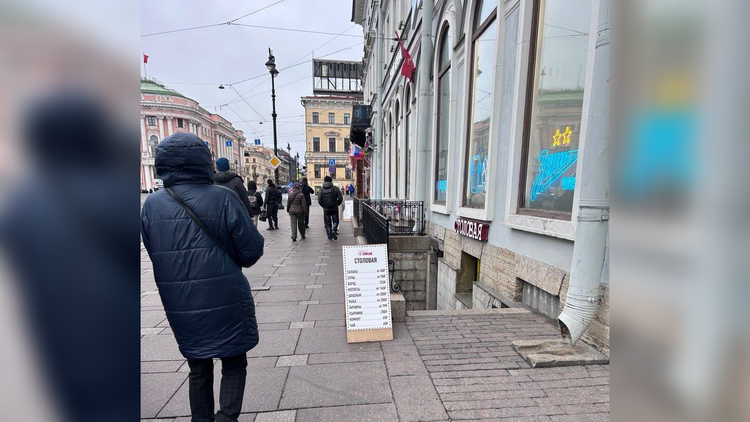 В Центральном районе Петербурга убрали 30 незаконных рекламных конструкций