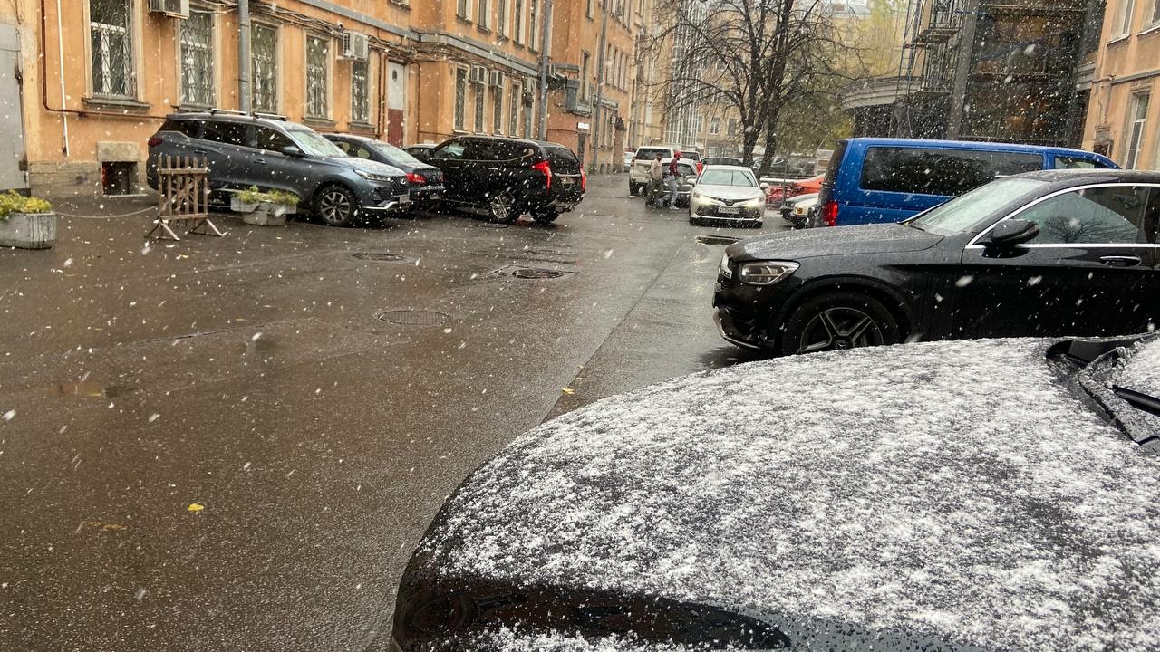 Желтый уровень опасности: в Петербурге пойдет снег, а на дорогах будет скользко