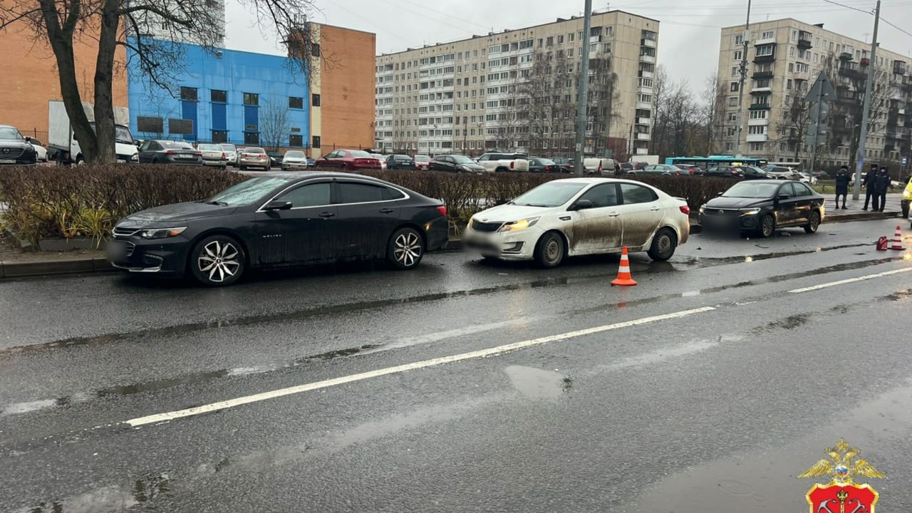 В Петербурге молодой водитель на иномарке наехал на 10-летнего ребенка