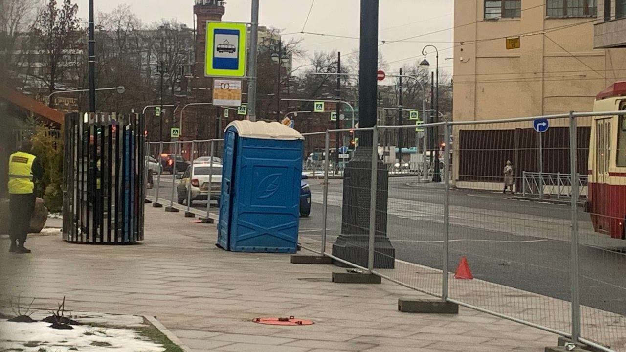 Очень нужно: комитет по энергетике опять пытается закупить партию сортиров