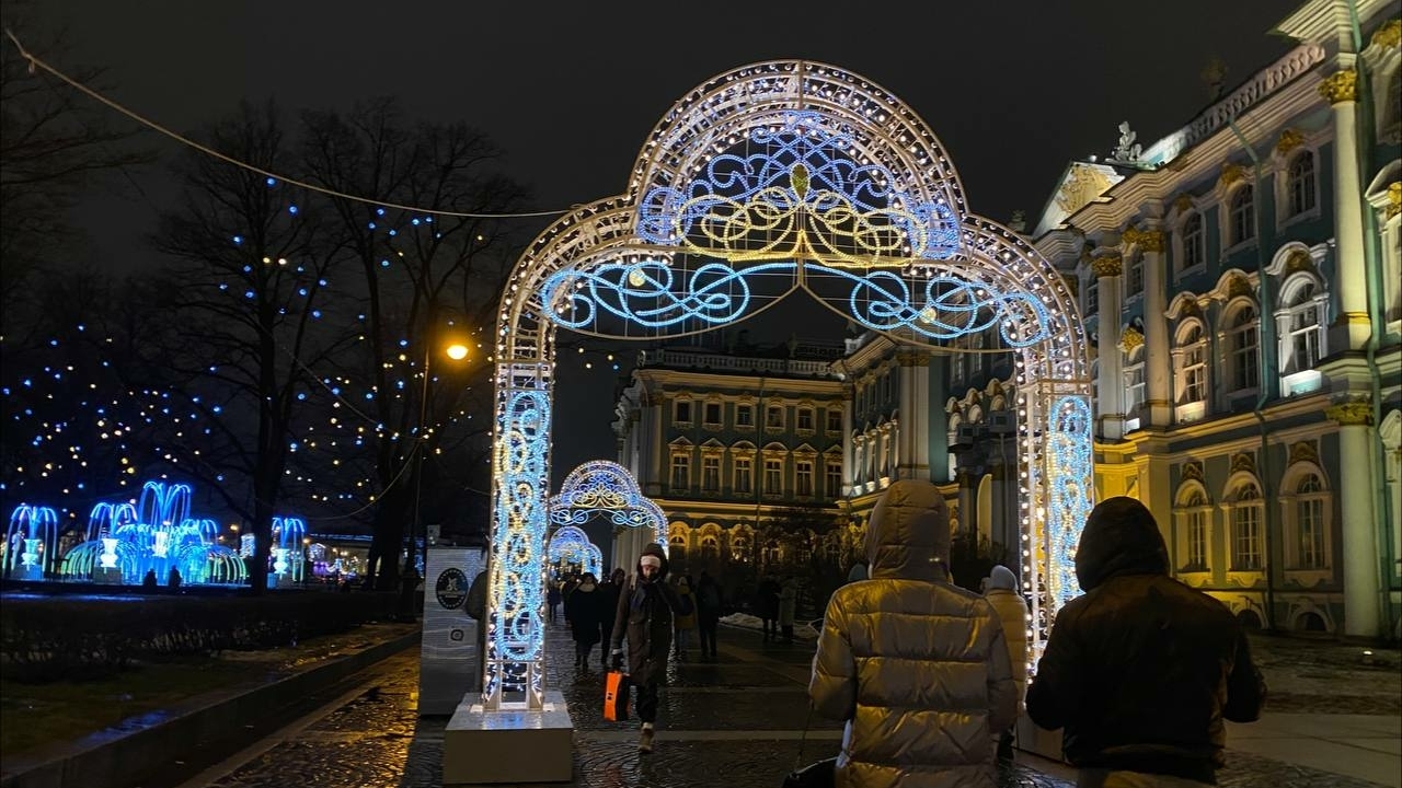 Петербуржцам напомнили о старте работы новогодних ярмарок