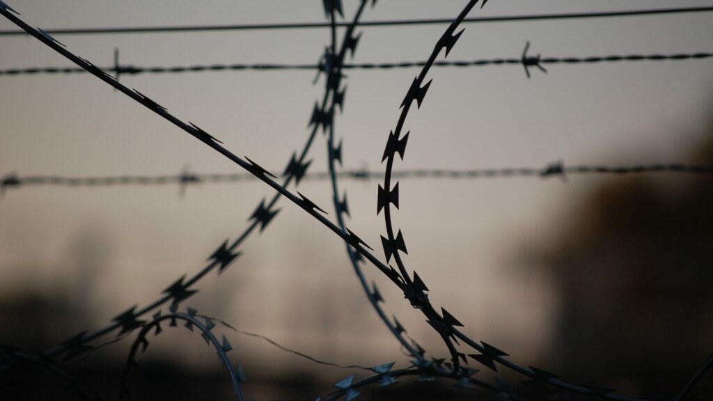 «Положенец» получил 10 лет строгача в Петербурге за управление заключенными и сборы на «общак»