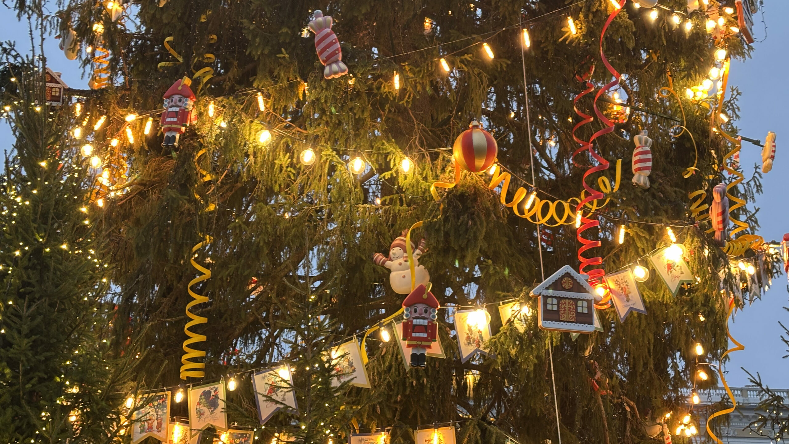 «Переходим в наш стиль»: петербургскую рождественскую ярмарку оформят в русской стилистике