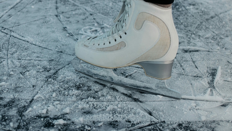 Куда сходить покататься на коньках в СПб зимой 2025-2026? Даты открытия главных катков города