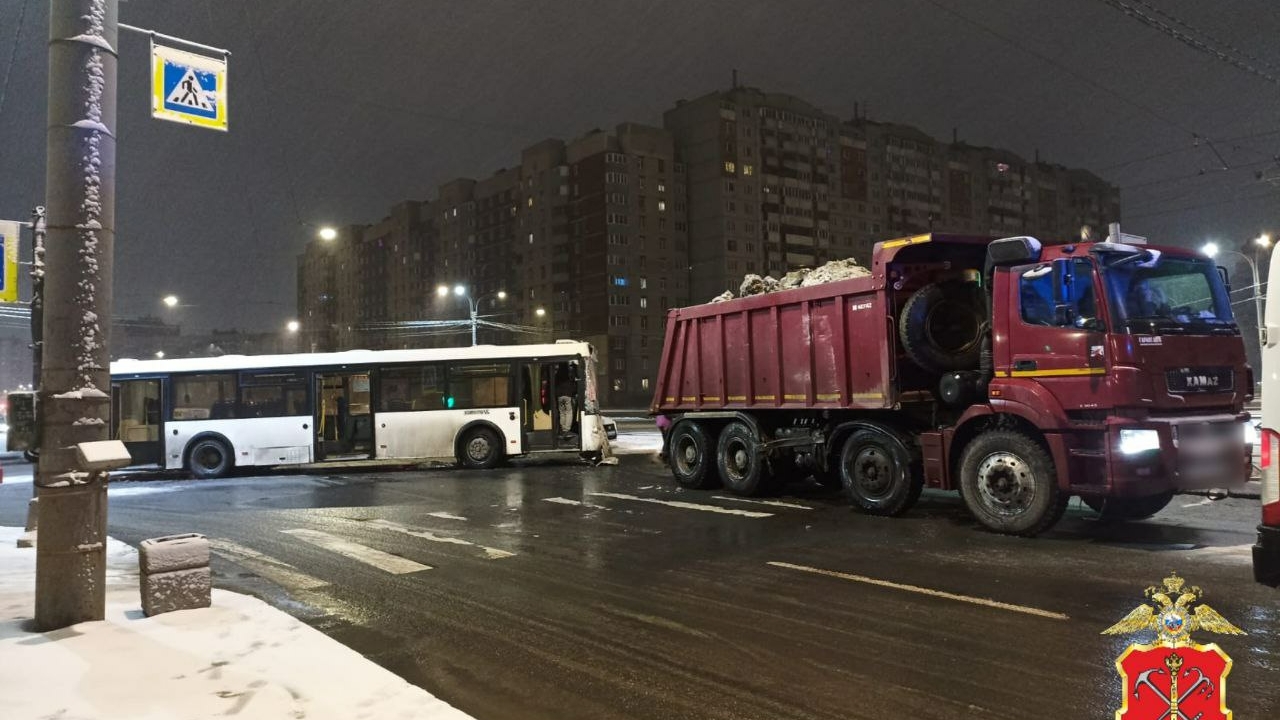 Бастрыкин поручил завести уголовку после ДТП с автобусом и самосвалом в Петербурге