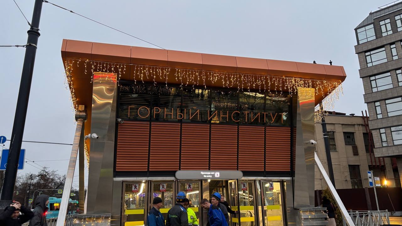 Строители «Горного института» получили зарплату спустя почти год после открытия станции