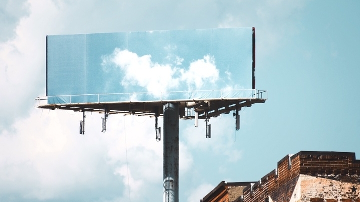 Бизнесмен из Норильска очистит фасады Петербурга от рекламы