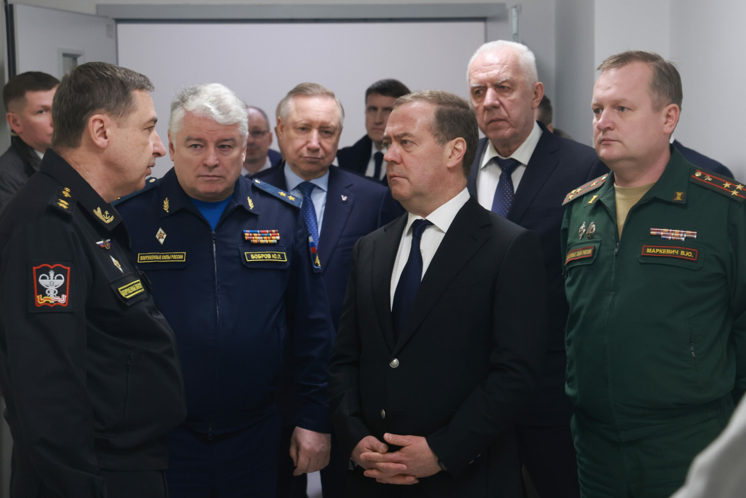 Александра крюкова фото максим Дмитрий Медведев и губернатор Петербурга Александр Беглов вручили медали бойцам 