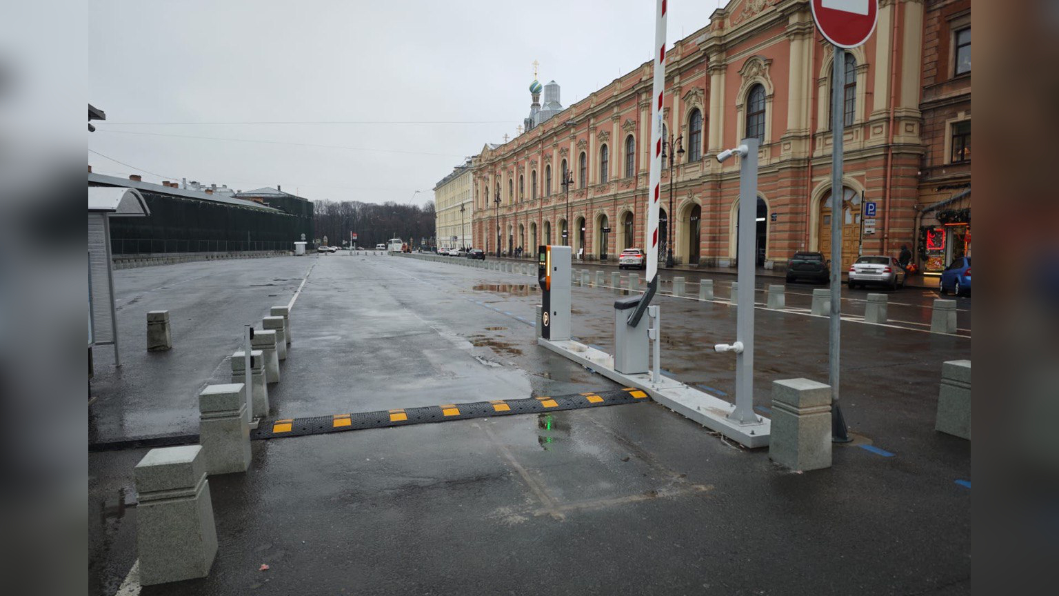 На Конюшенной площади откроют новую парковку