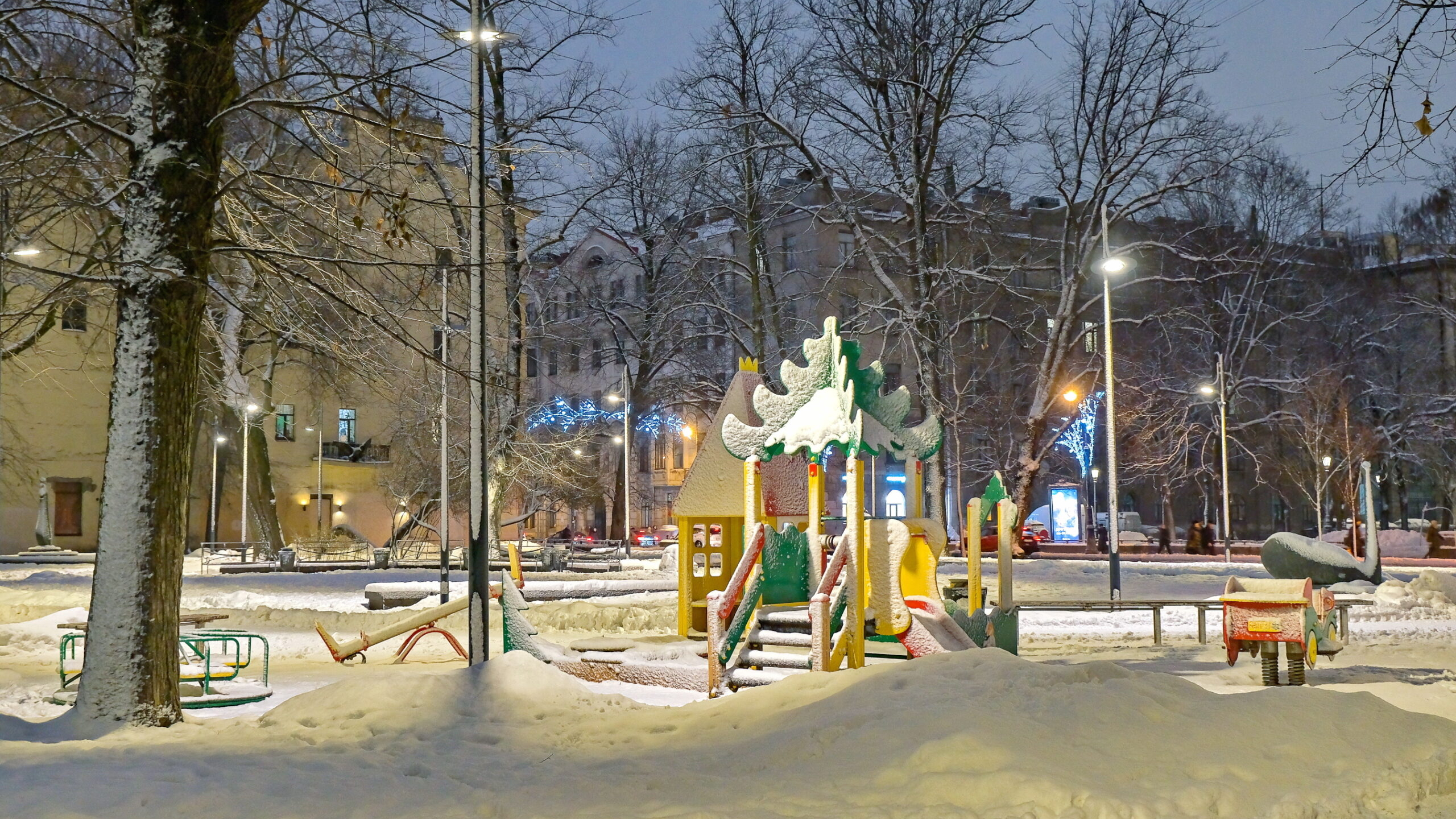 Теперь сияет: фото сквера Петрова на Каменноостровском после реконструкции