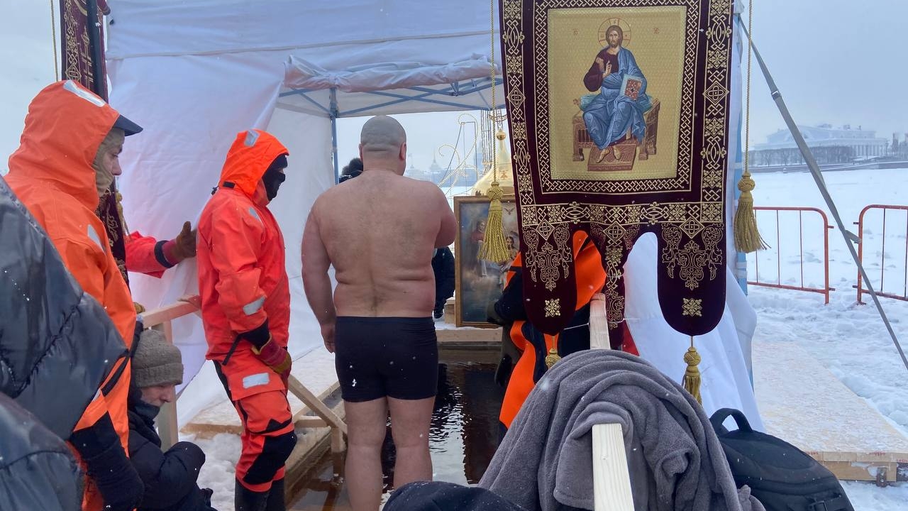 Спасатели рассказали, как петербуржцам найти купели на Крещение: список мест