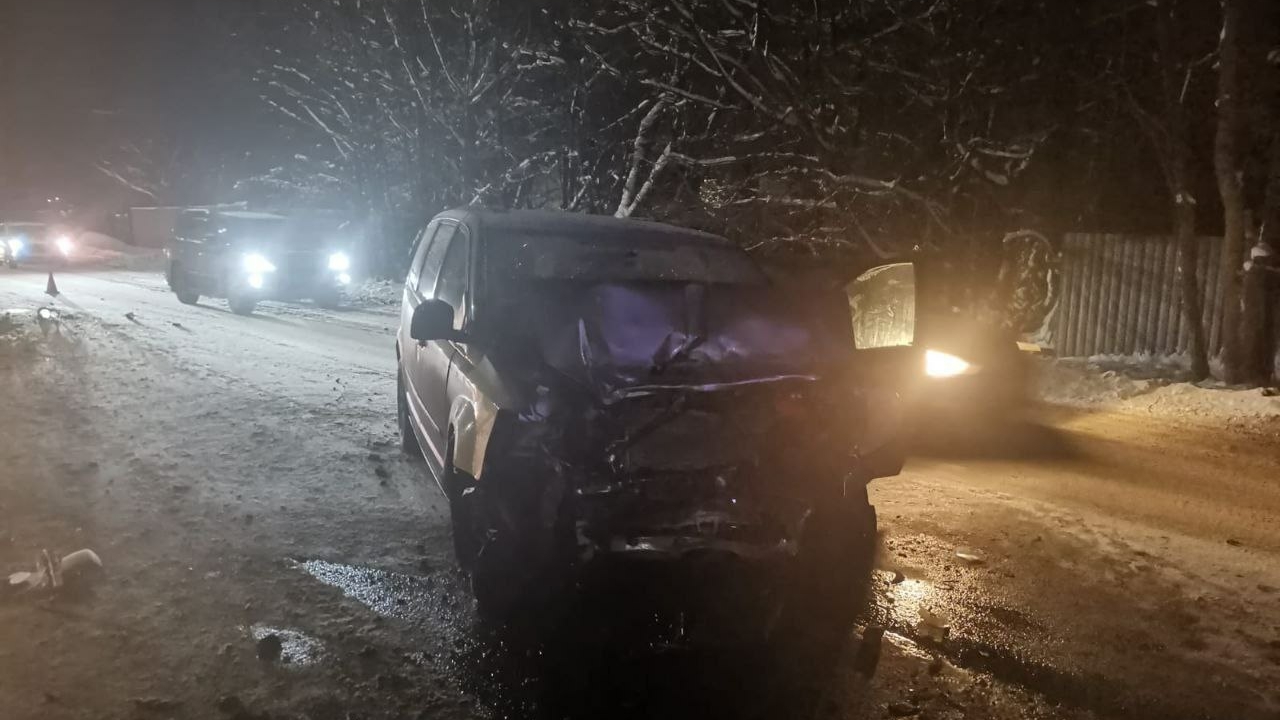 Погибшим водителем врезавшегося в автобус Chrysler оказался священник Анатолий Першин