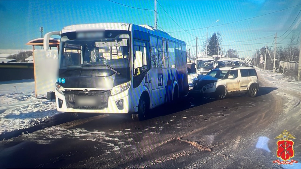 Женщина на Škoda Yeti въехала в «зад» автобусу в Ленобласти: пострадала пассажирка