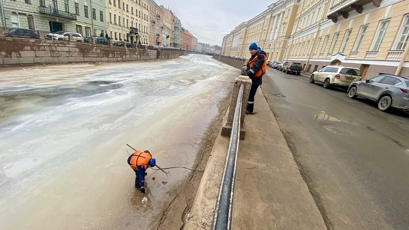 «Экострой» избавился от мусора на реках и каналах в центре Петербурга