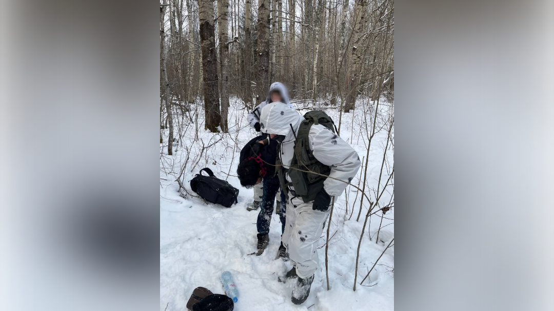 Ленинградские пограничники схватили двух нарушителей, пытавшихся перебраться в Финляндию