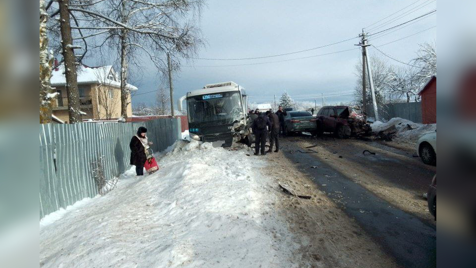 Прокуратура проверяет аварию с автобусом и двумя машинами с пострадавшим подростком