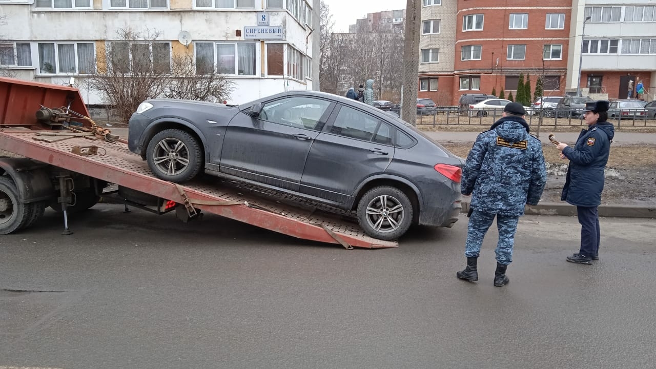 Эти 665 штрафов ей муж оплатил? Петербуржец помог возлюбленной вернуть кроссовер