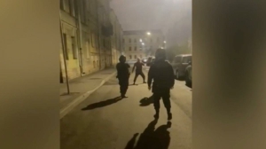 Полиция отправила дебошира с ножами с набережной Фонтанки в отделение токсикологии