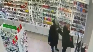 Петербургская полиция задержала юных карманниц в компании цыганок: сколько телефонов попали в лапы женщин?