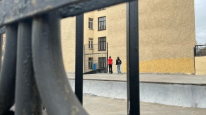 Юные петербуржцы рискуют своими жизнями на аварийном скейт-парке на Введенской улице