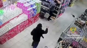 Петербуржца хотят отправить на лечение после нападения с ножом на покупателей в гипермаркете