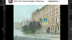 Прорыв трубы ограничил движение на Дровяной улице