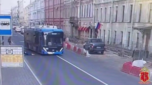 Петербурженка умерла после удара об троллейбус на Гороховой