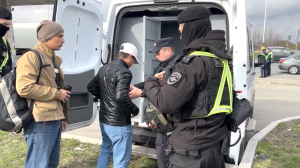 Полиция задержала на автомагистралях Петербурга 142 мигрантов-нелегалов