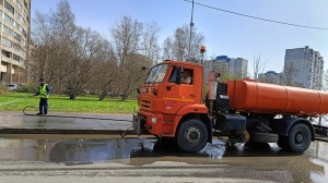 На уборку петербургских улиц потратили четверть млн кубов воды